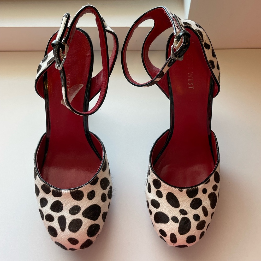 Gorgeous Nine West platform heels with ankle straps in excellent condition